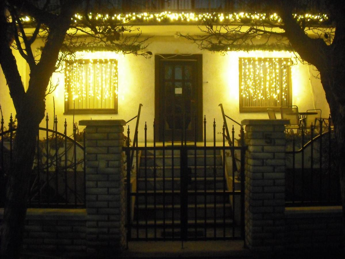 Szilvia Panzio Gyomaendrod Bed & Breakfast Exterior foto