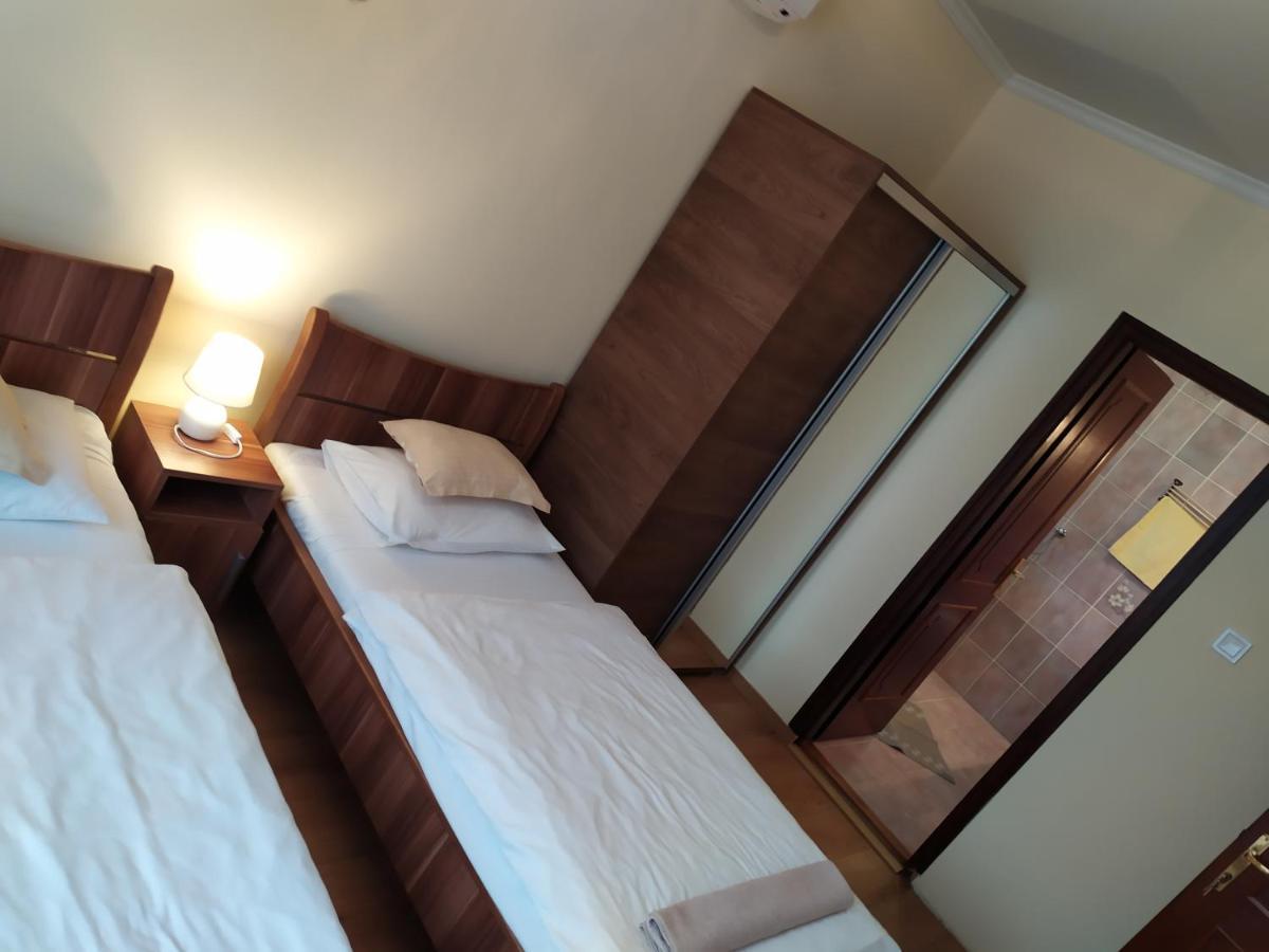 Szilvia Panzio Gyomaendrod Bed & Breakfast Exterior foto